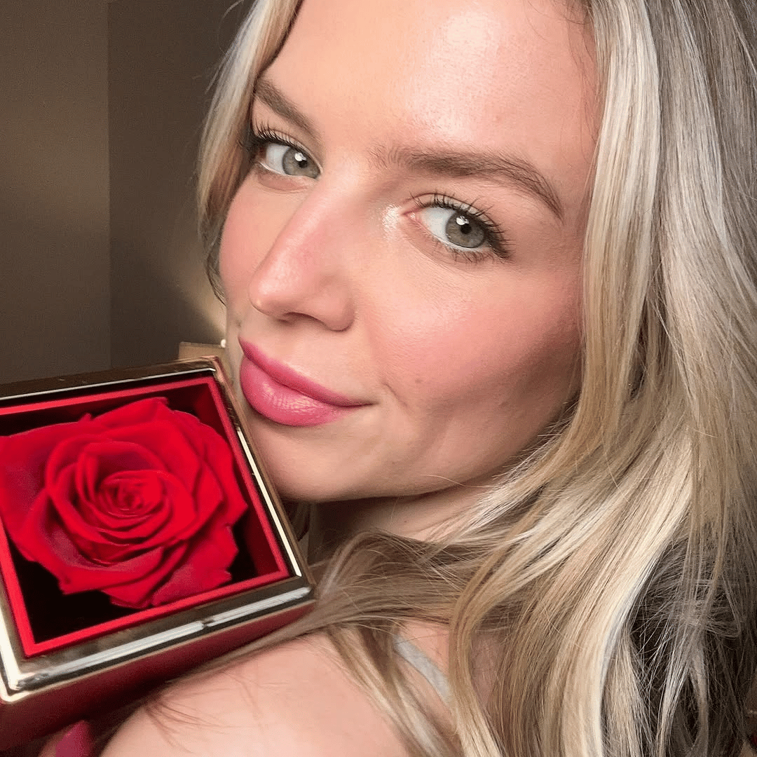 Floraza™ - Colar Dois Corações + Caixa Rotativa de Brinde